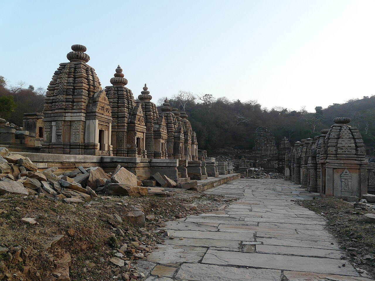Badaura Ancient Shiva Temple, Karera