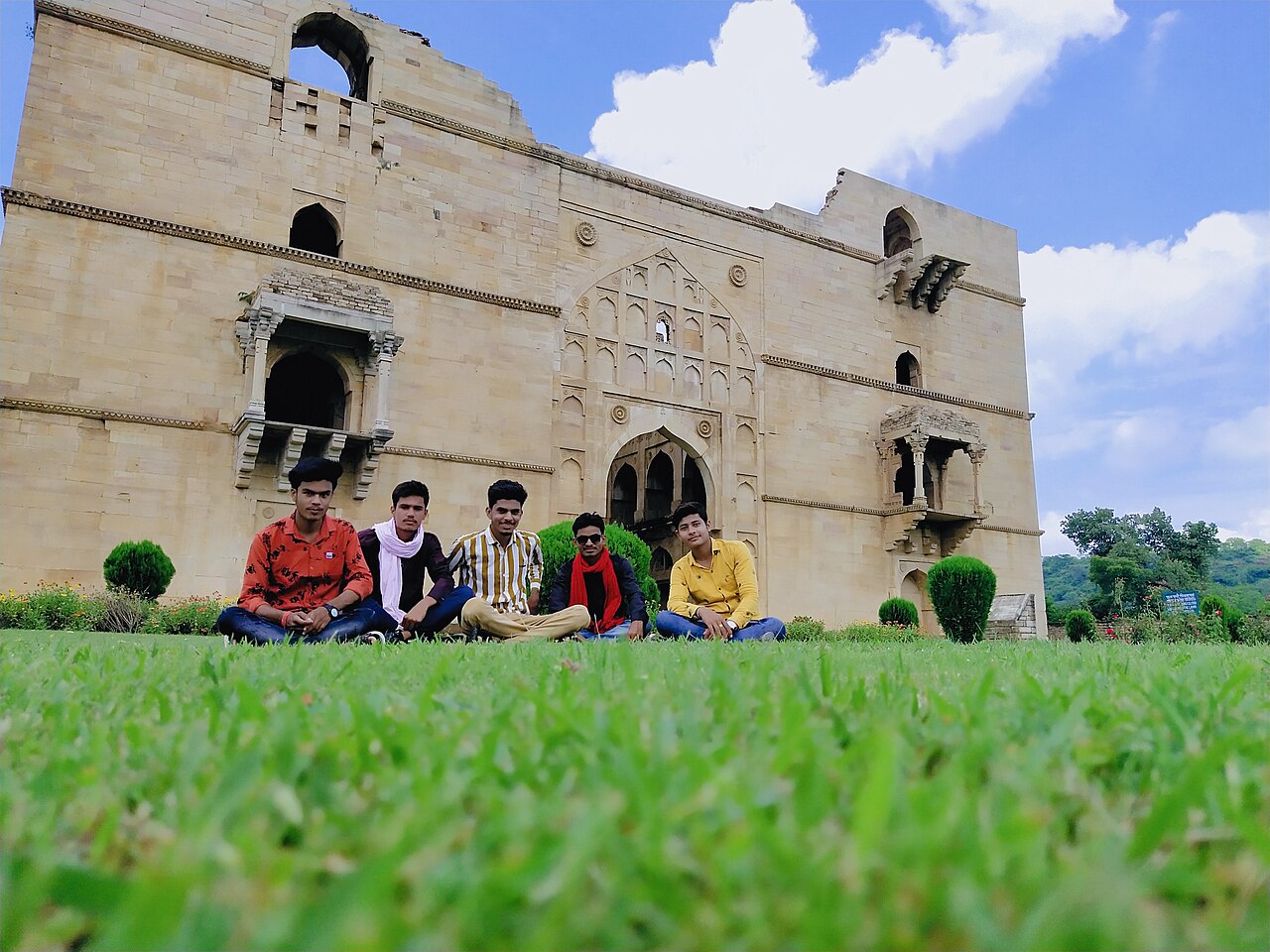 बैराड़ की गढ़ी एवं हनुमान मंदिर