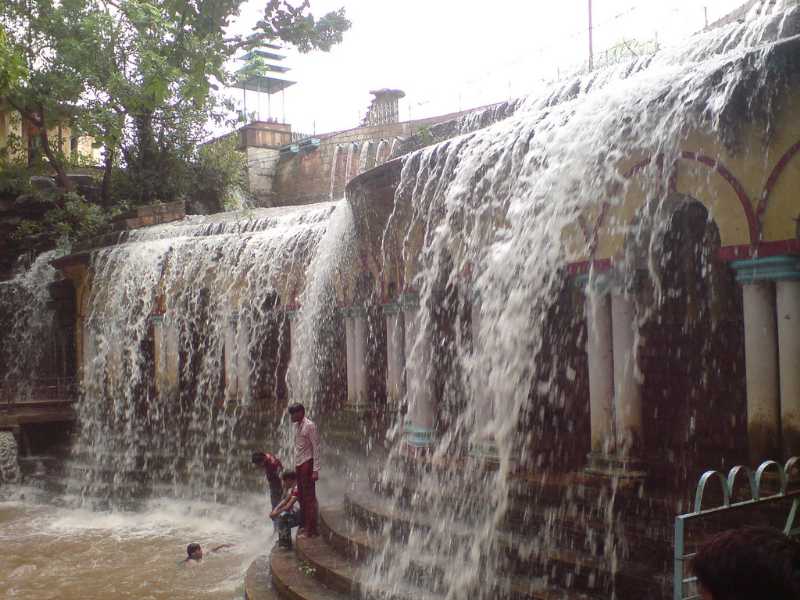 भदैया कुंड (प्राकृतिक औषधीय प्रपात एवं जल कुंड)