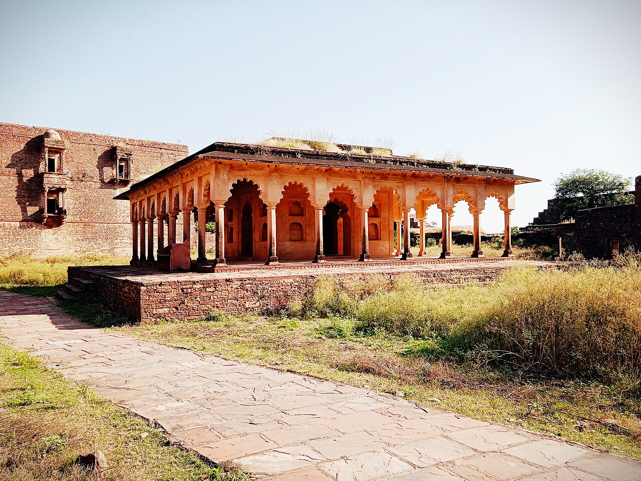 Damayanti Tal & Cenotaphs, Narwar
