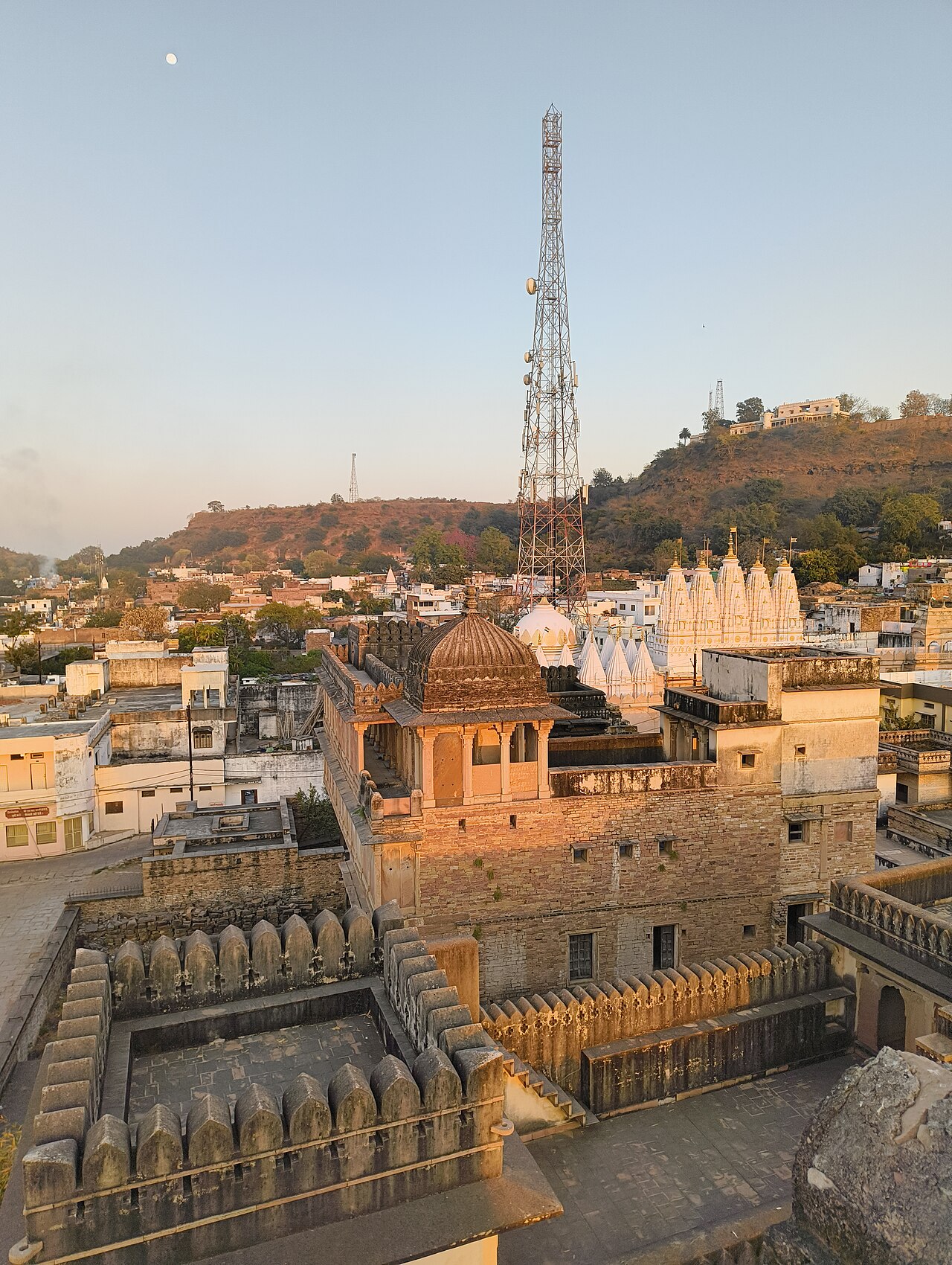 Dholagarh Plateau & Fort Ruins