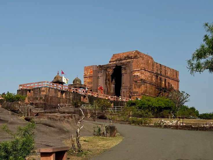 प्राचीन माँ कंकाली माता मंदिर (चामुंडा/कंकाली शक्तिपीठ)