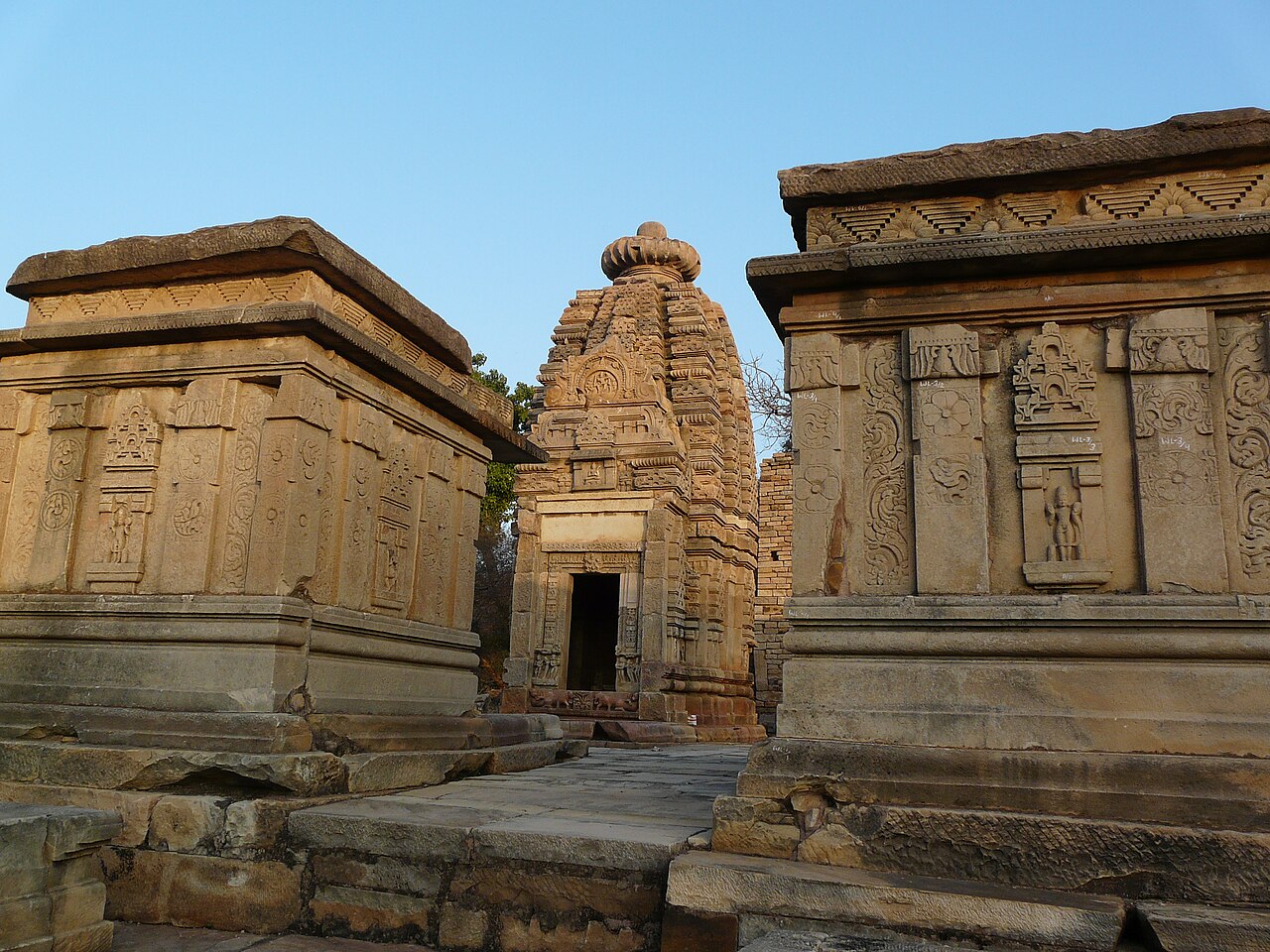 मगरौनी प्राचीन शिवालय