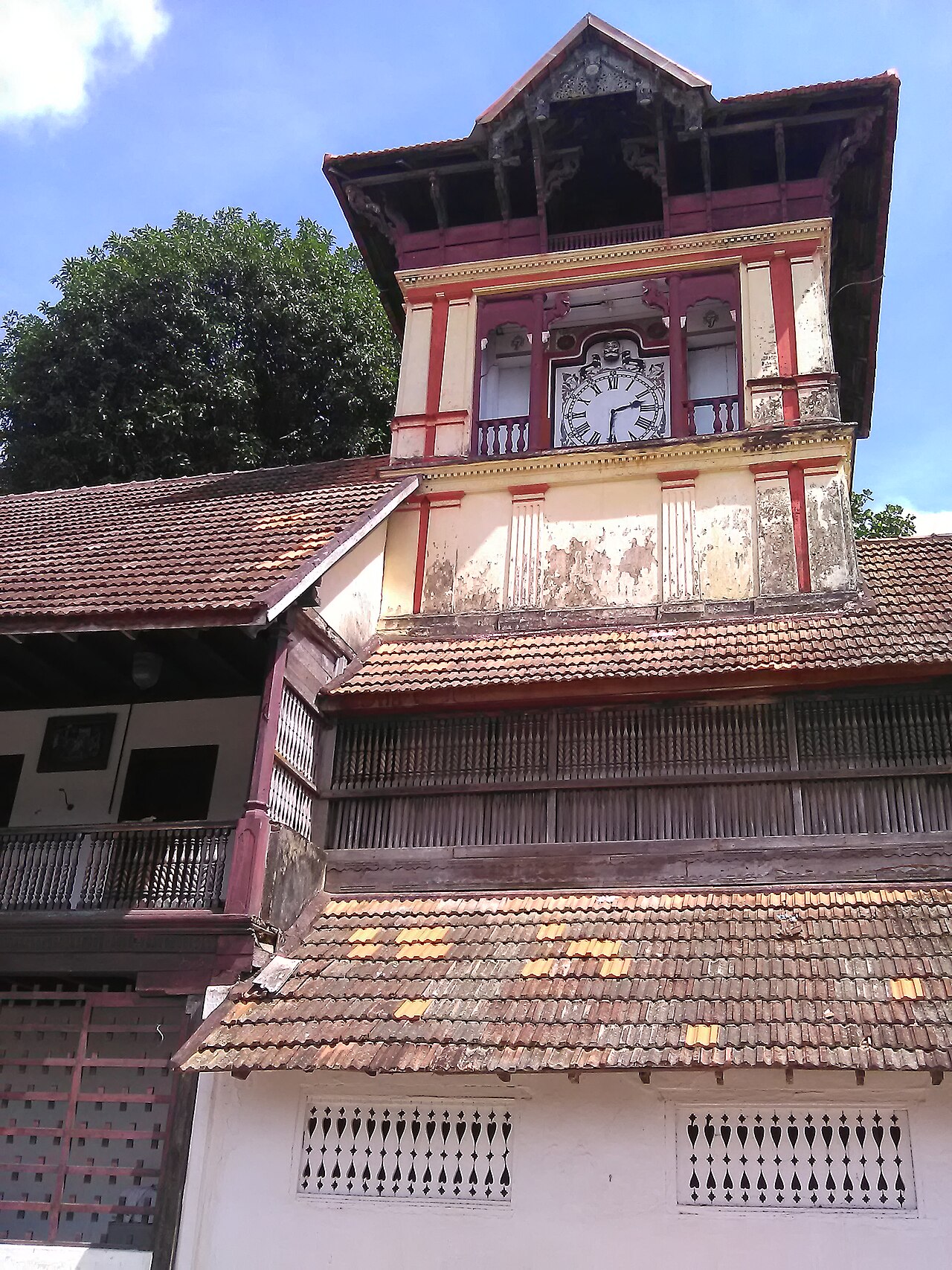 पुराना बस स्टैंड चौराहा एवं ऐतिहासिक यातायात केंद्र
